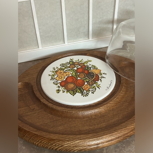 Vintage Goodwood Cheese and Cracker Board with Glass Cloche - Picture 13 of 14